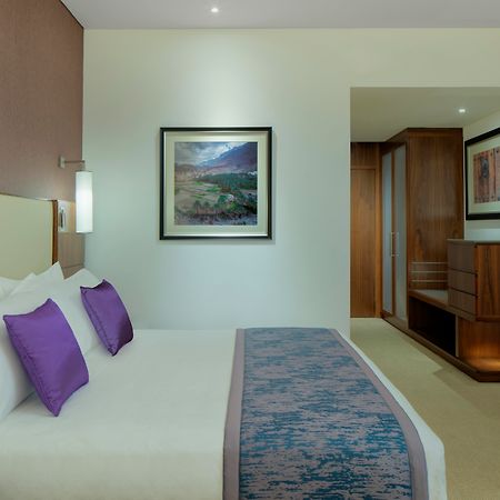 Crowne Plaza Muscat Ocec By Ihg Hotel Bagian luar foto