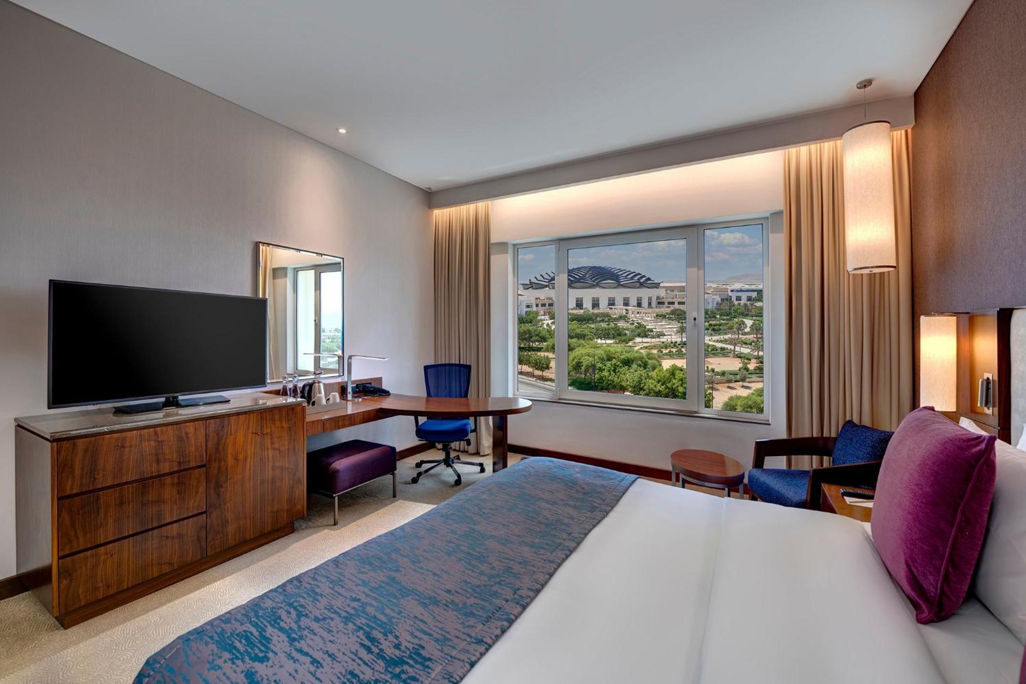 Crowne Plaza Muscat Ocec By Ihg Hotel Bagian luar foto