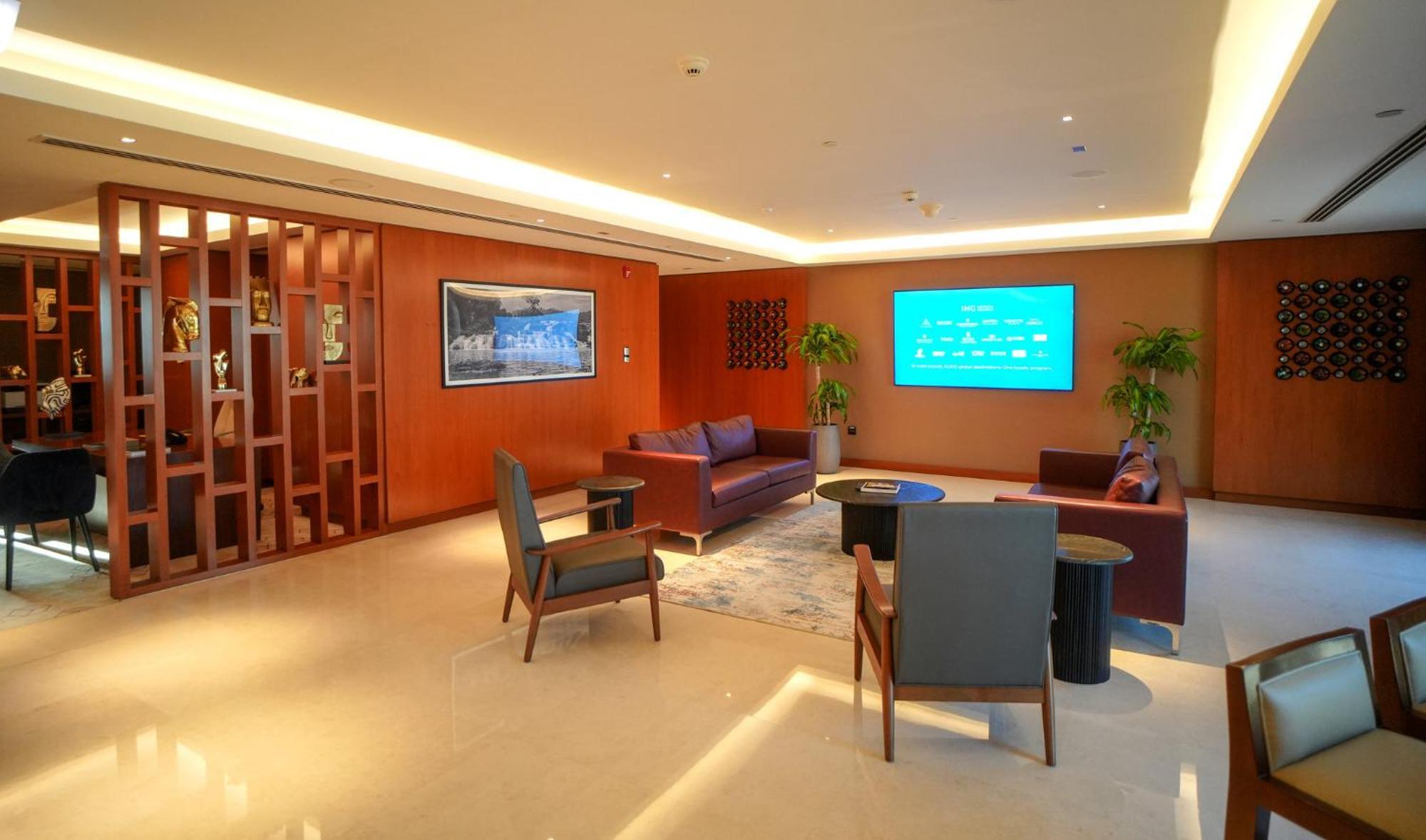 Crowne Plaza Muscat Ocec By Ihg Hotel Bagian luar foto