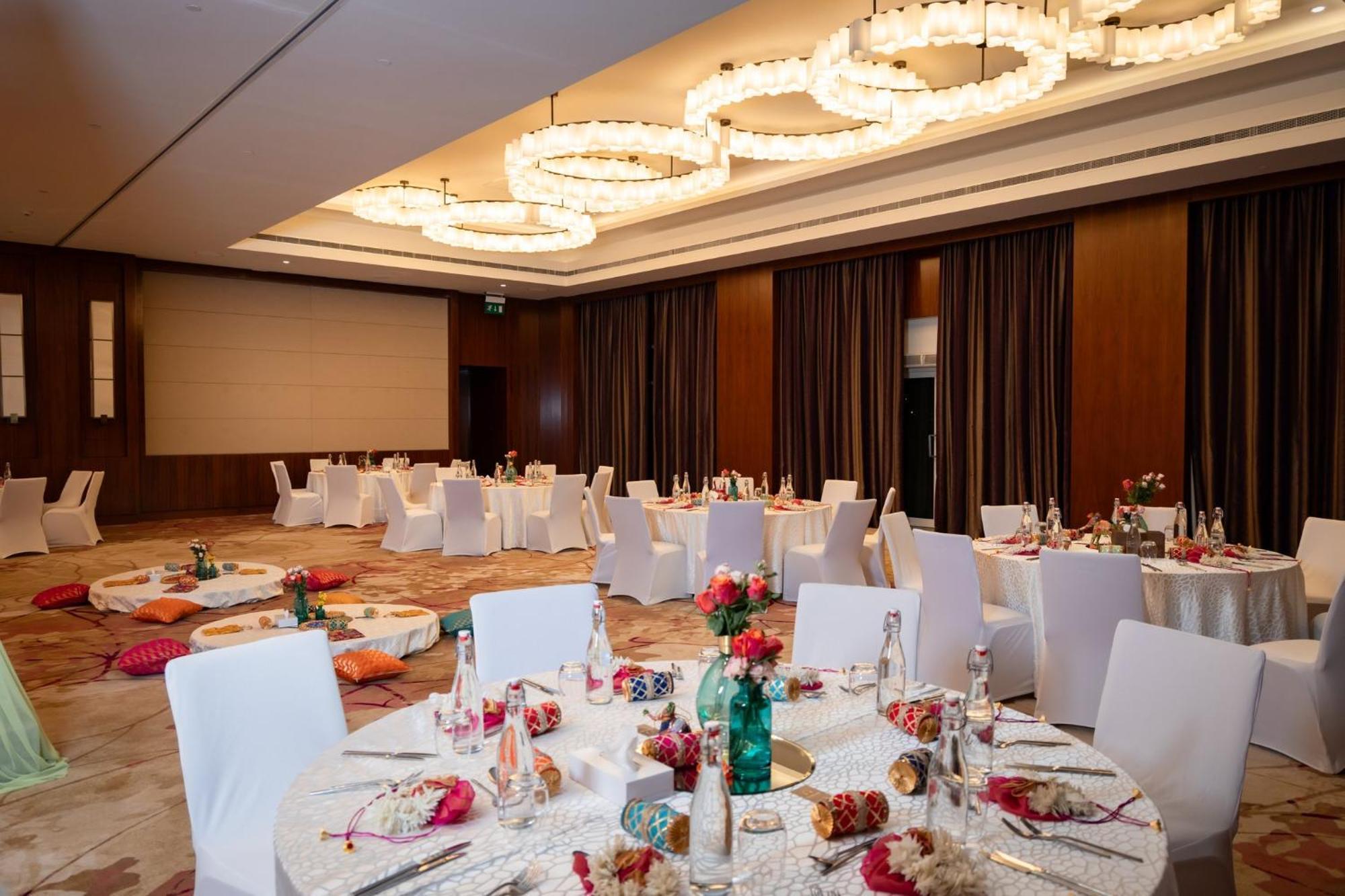 Crowne Plaza Muscat Ocec By Ihg Hotel Bagian luar foto