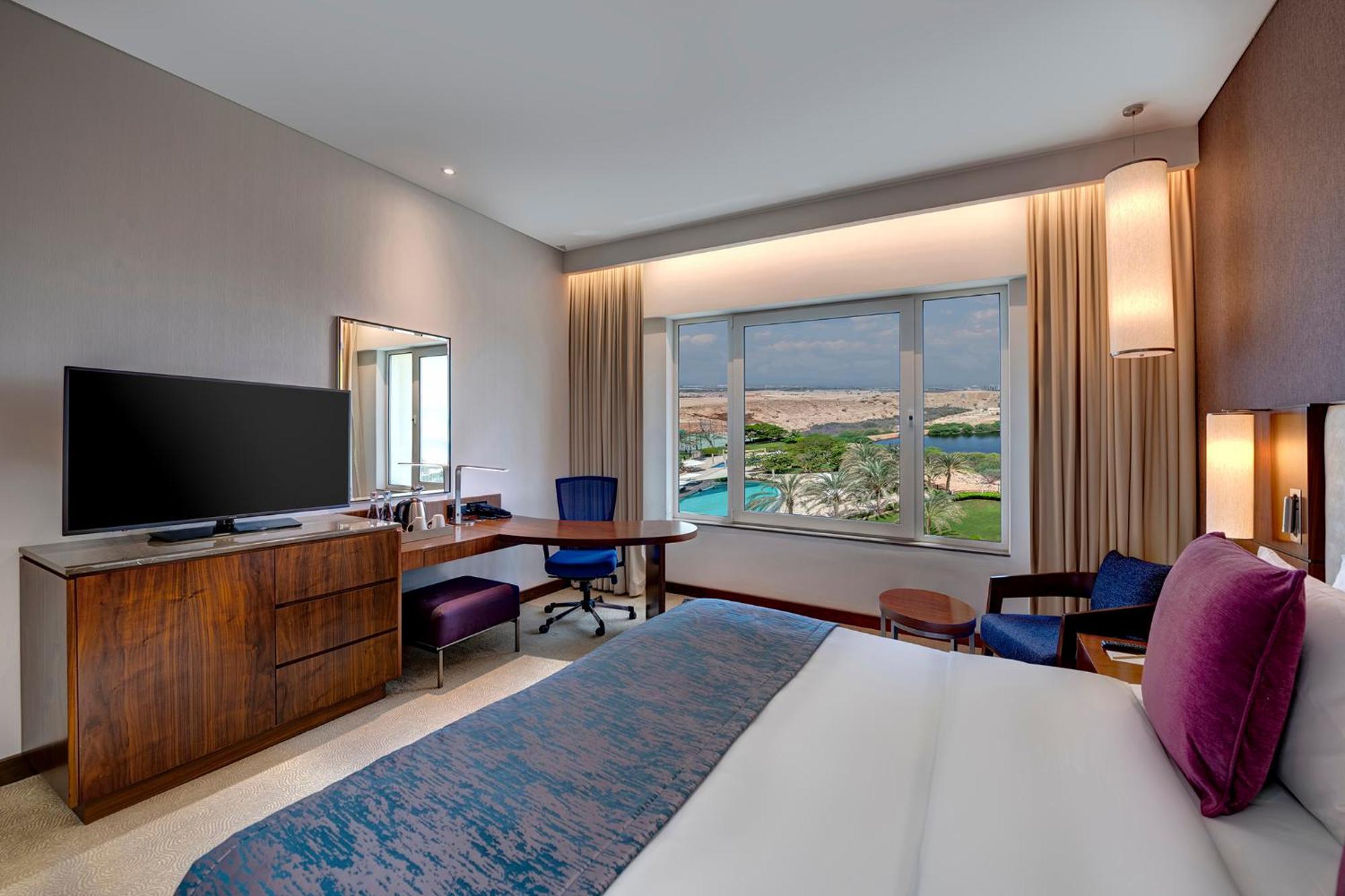 Crowne Plaza Muscat Ocec By Ihg Hotel Bagian luar foto